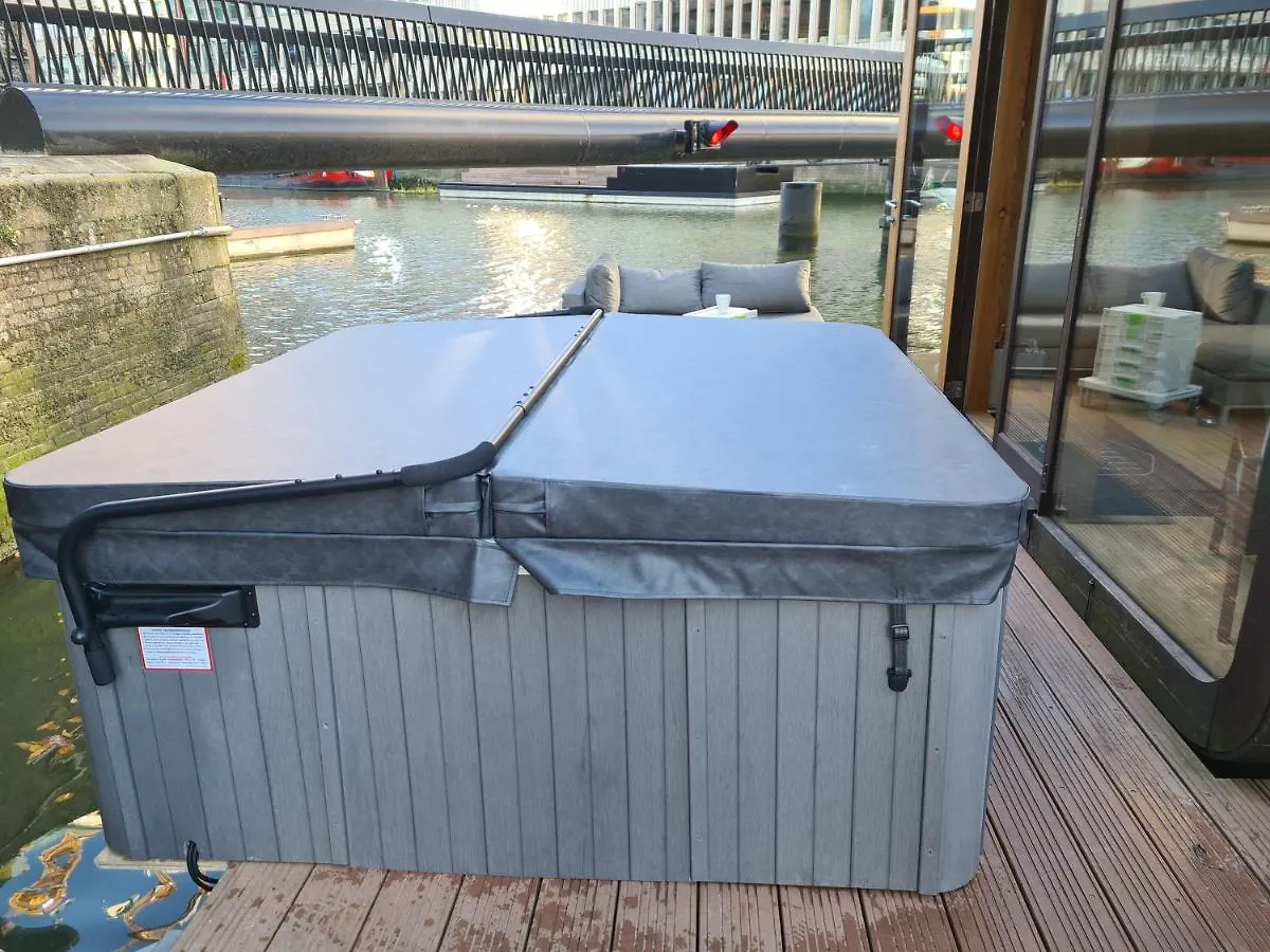 Wikkelboats At Wijnhaven Hotel Rotterdam