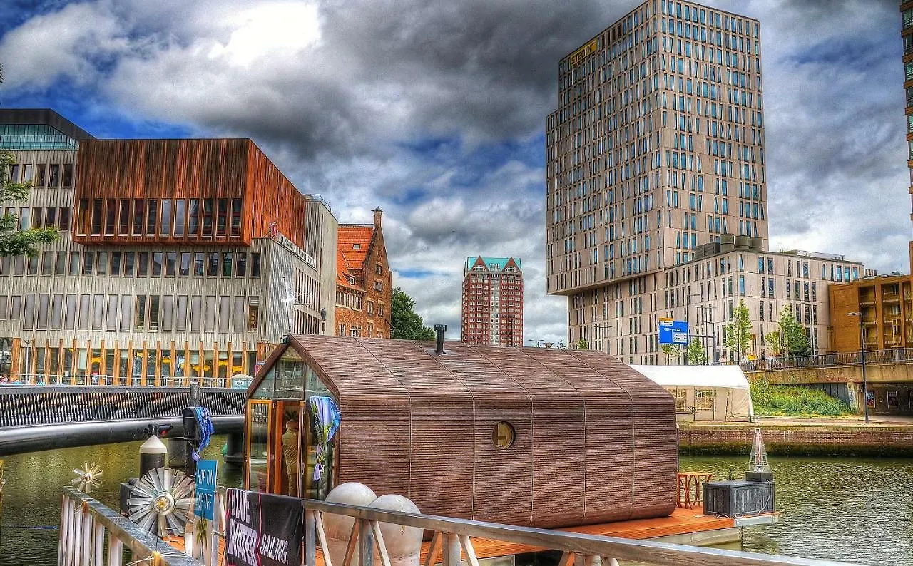 Wikkelboats At Wijnhaven Hotel Rotterdam Botel